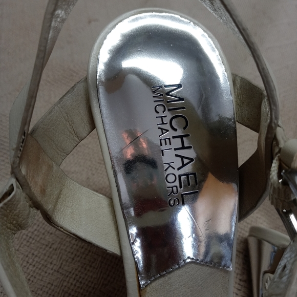 Michael Kors heels - Picture 2 of 4